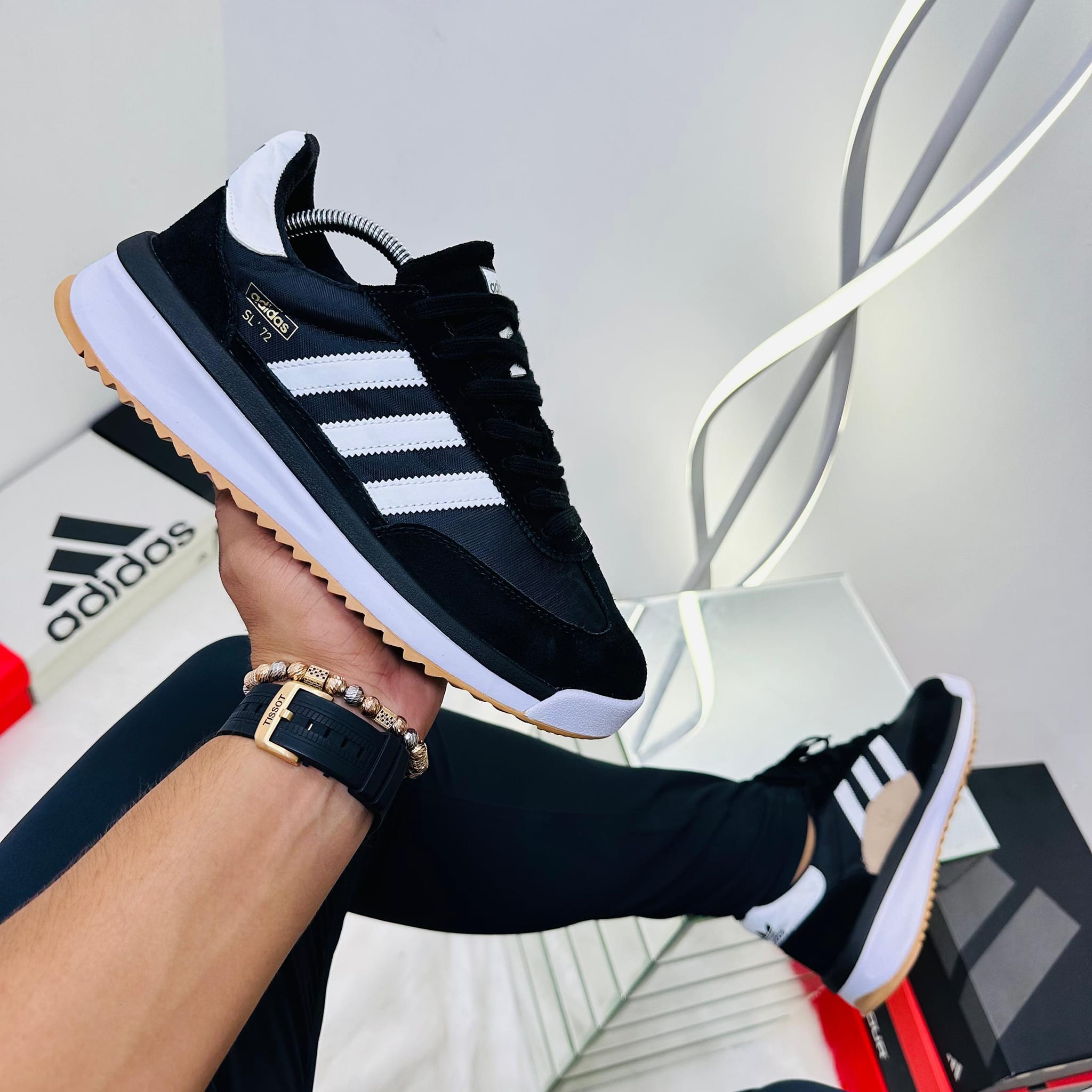486575541_1091116053030849_3812505276464433993_n Adidas SL 72 RTN - الصورة 1