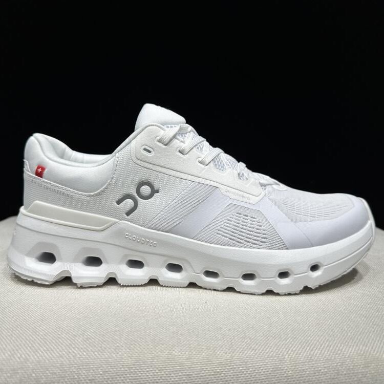 5638225f-4e82-4efc-b2b2-88a1483a07f8-1000x750-AQPBsuWLVRFCipxg5SAyUt20gPogJROyzuVJUY7F On Cloudrunner 2 - الصورة 1